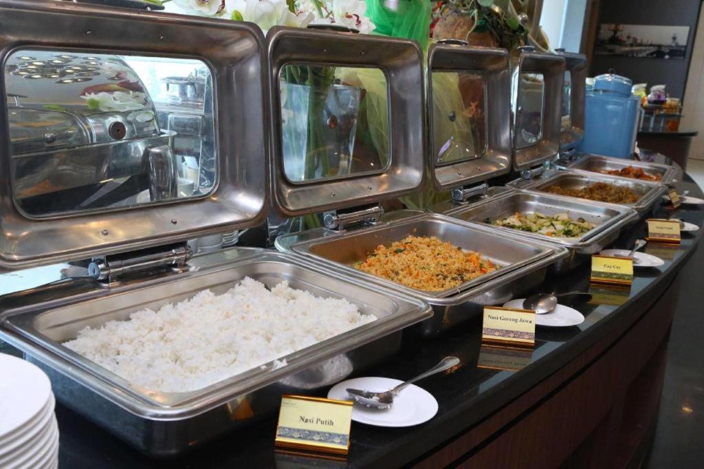 בנג'ארמאסין Golden Tulip Galaxy Hotel Banjarmasin מראה חיצוני תמונה