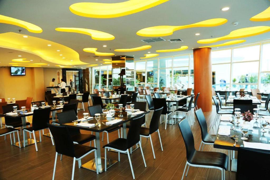 בנג'ארמאסין Golden Tulip Galaxy Hotel Banjarmasin מראה חיצוני תמונה