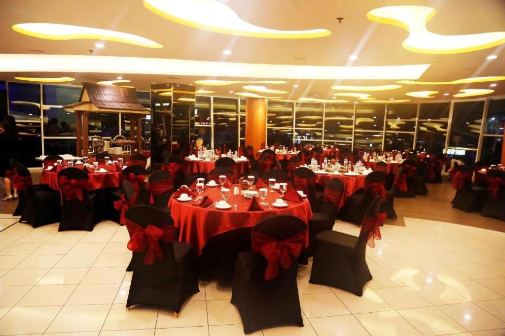 בנג'ארמאסין Golden Tulip Galaxy Hotel Banjarmasin מראה חיצוני תמונה