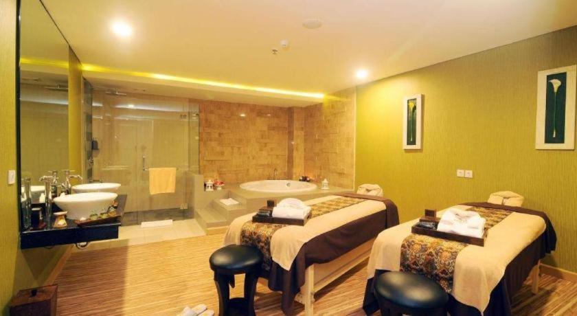 בנג'ארמאסין Golden Tulip Galaxy Hotel Banjarmasin מראה חיצוני תמונה