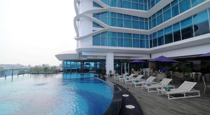 בנג'ארמאסין Golden Tulip Galaxy Hotel Banjarmasin מראה חיצוני תמונה