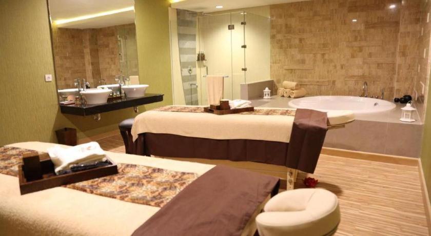 בנג'ארמאסין Golden Tulip Galaxy Hotel Banjarmasin מראה חיצוני תמונה