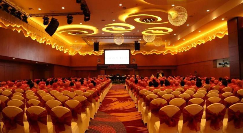בנג'ארמאסין Golden Tulip Galaxy Hotel Banjarmasin מראה חיצוני תמונה