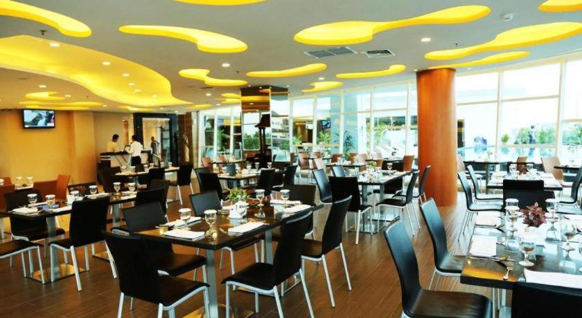 בנג'ארמאסין Golden Tulip Galaxy Hotel Banjarmasin מראה חיצוני תמונה