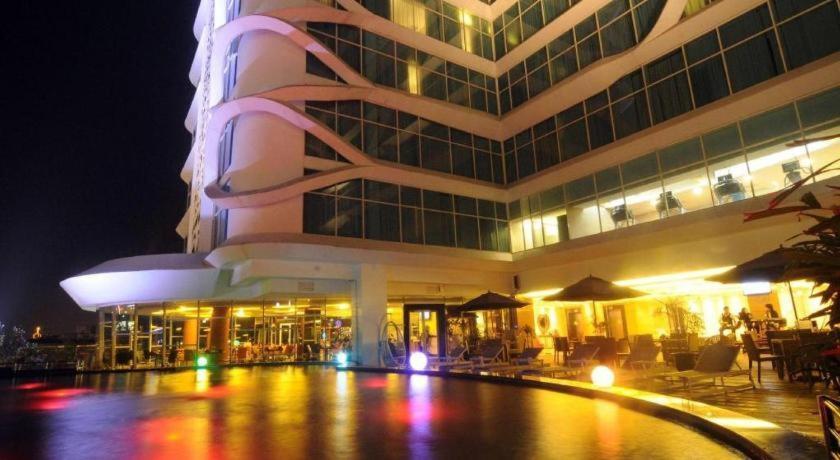 בנג'ארמאסין Golden Tulip Galaxy Hotel Banjarmasin מראה חיצוני תמונה