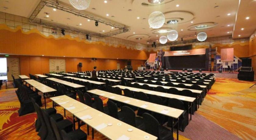 בנג'ארמאסין Golden Tulip Galaxy Hotel Banjarmasin מראה חיצוני תמונה