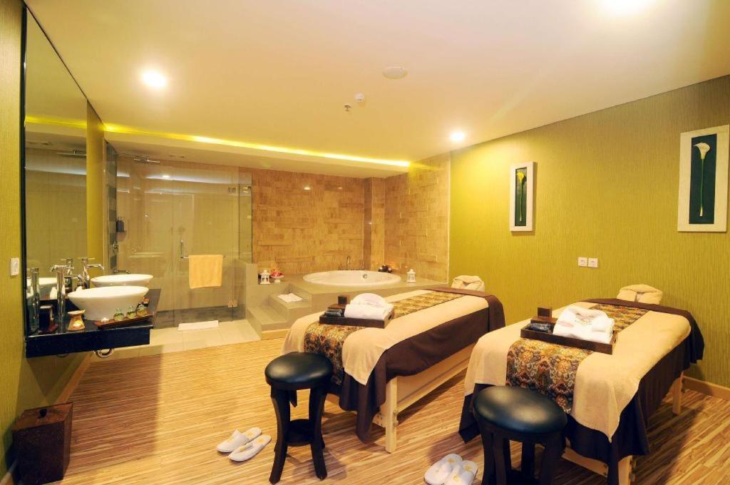 בנג'ארמאסין Golden Tulip Galaxy Hotel Banjarmasin מראה חיצוני תמונה